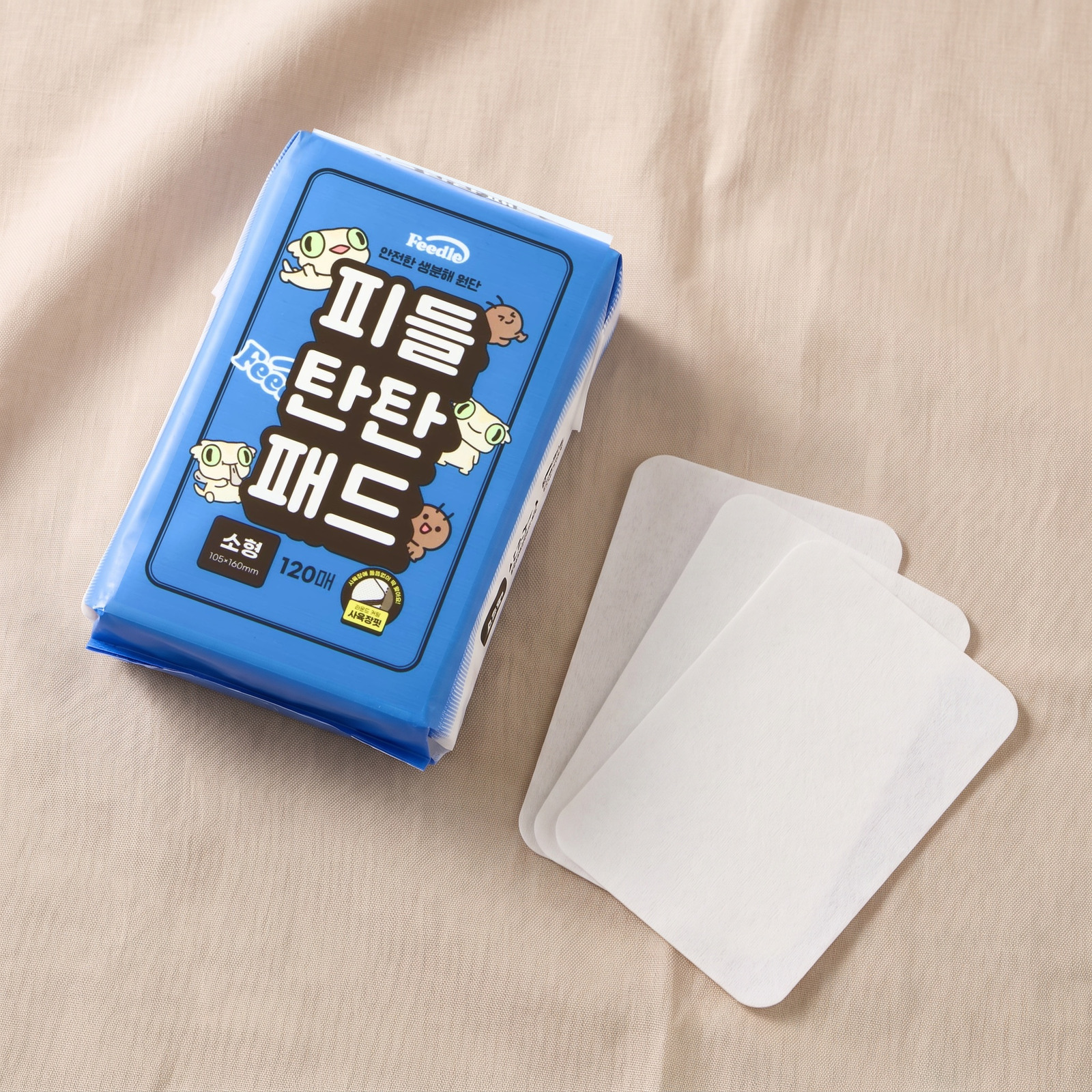 105 × 160mm 바닥 패드 한 봉과 흰 사각 패드